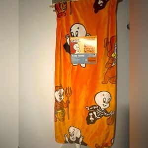 Casper Halloween throw